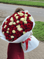 101 червона троянда «Сотня Кохання» з доставкою у Червонограді — Квітотека