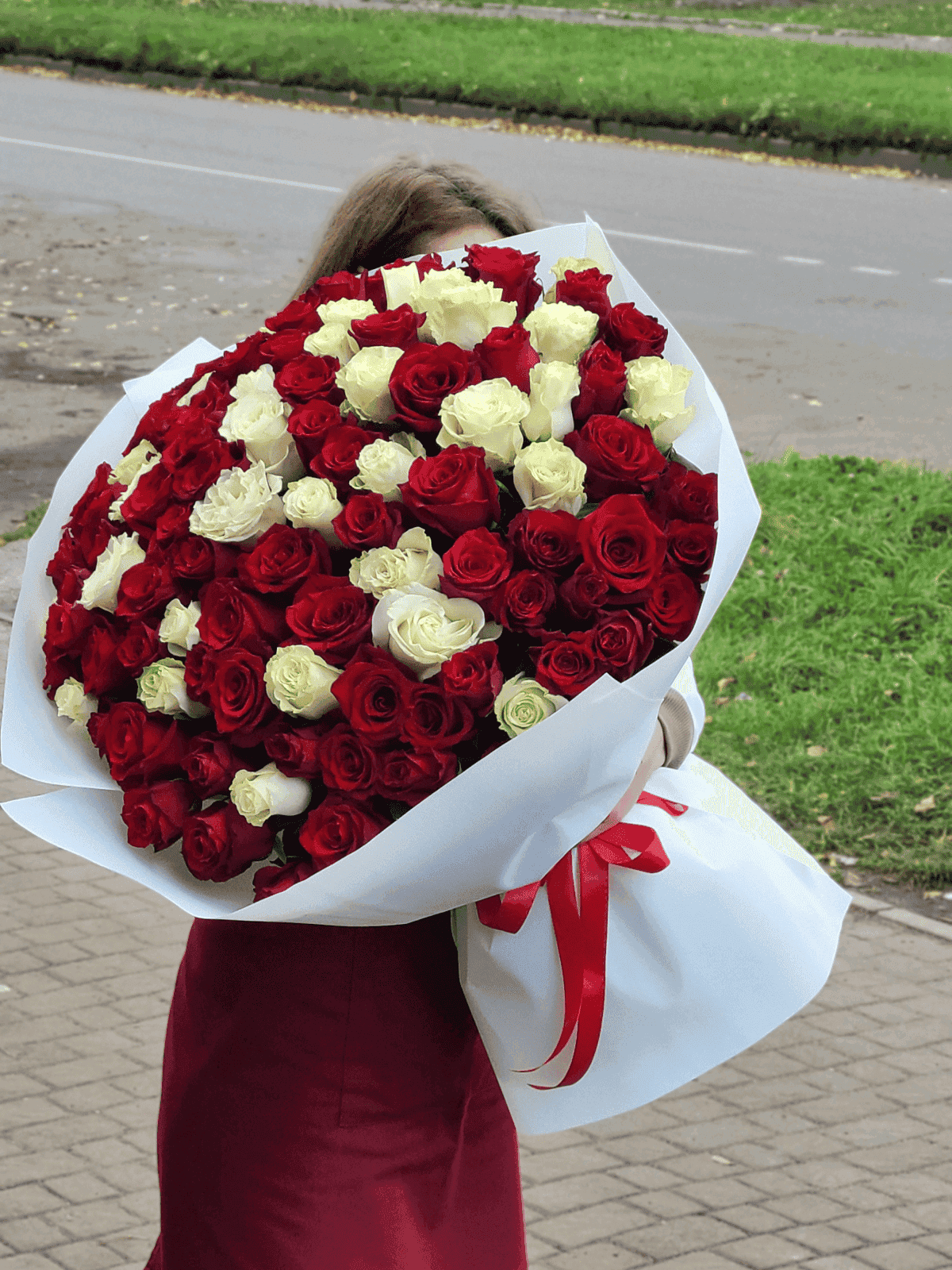 101 червона троянда «Сотня Кохання» з доставкою у Червонограді — Квітотека 101 червона троянда «Сотня Кохання» з доставкою у Червонограді — Квітотека